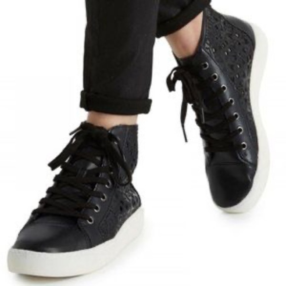 Sam Edelman Black Leather Branson Sneaker 7.5 Embroidered Laser Cut
